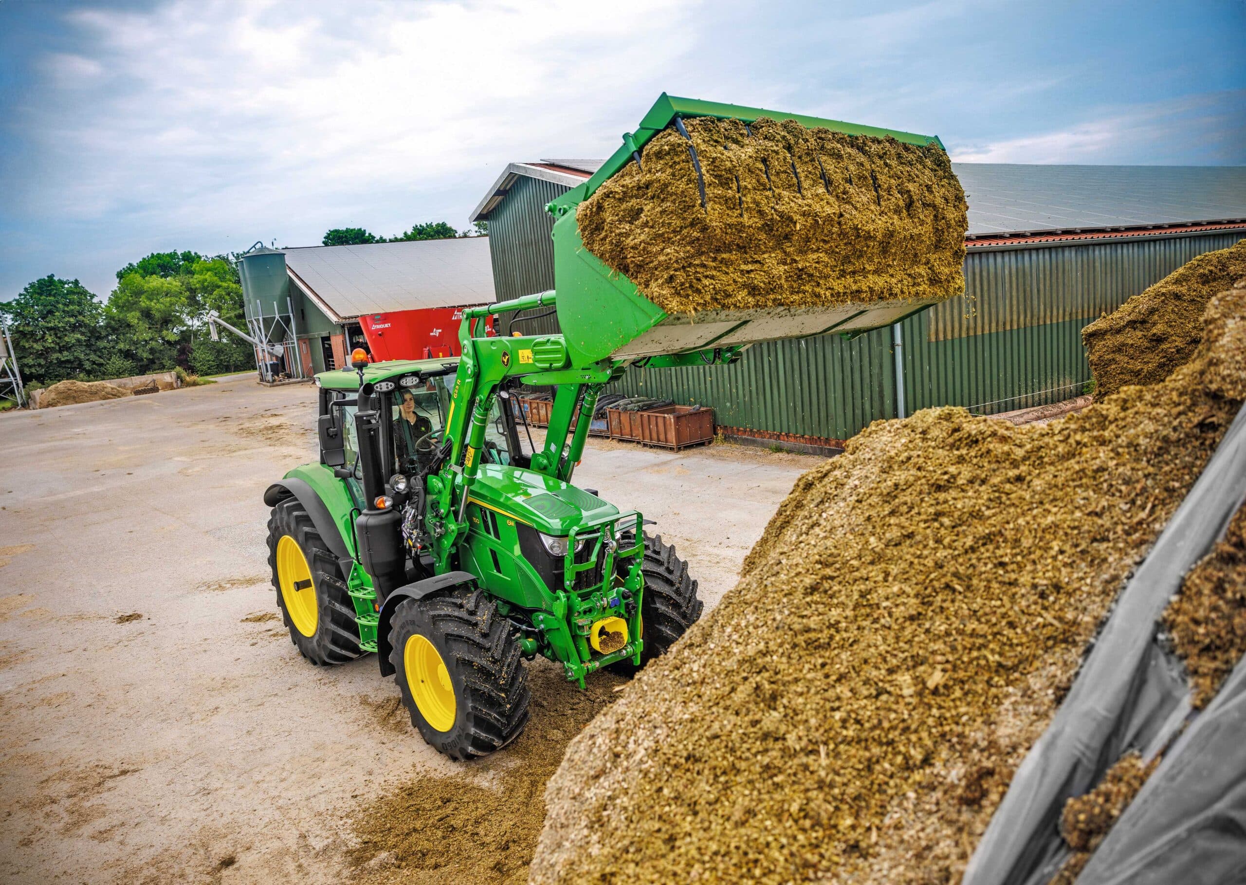 John Deere 6M mit Frontlader